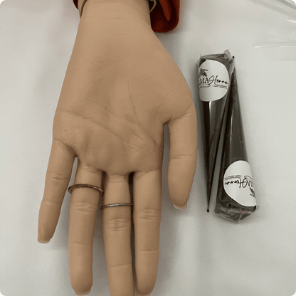 Main d’entraînement au henné/jagua ultra - réaliste en siliconeSlma Henna