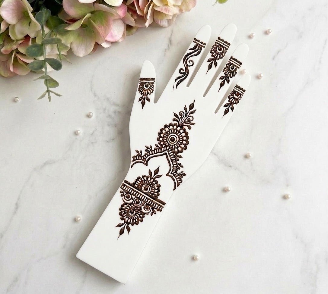 Main d'entraînement henné – Pratique sur fausse main acryliqueSlma Henna
